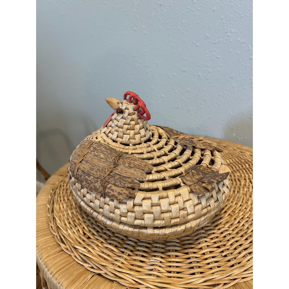Vintage Chicken Straw Woven Lidded Basket Farmhouse Hen Decor - Picture 2 of 11